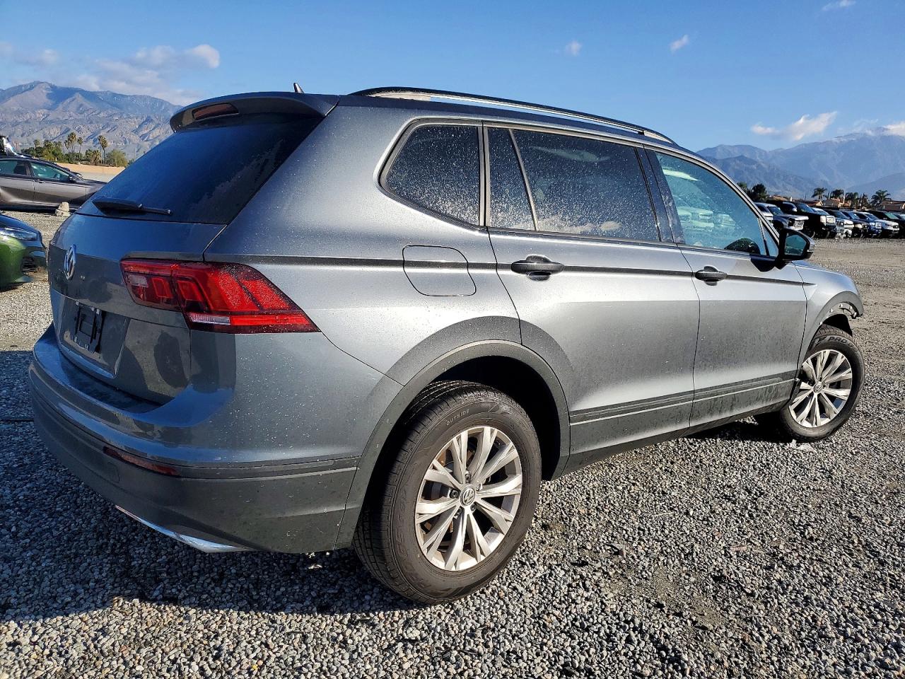 2020 VOLKSWAGEN TIGUAN S photo 3