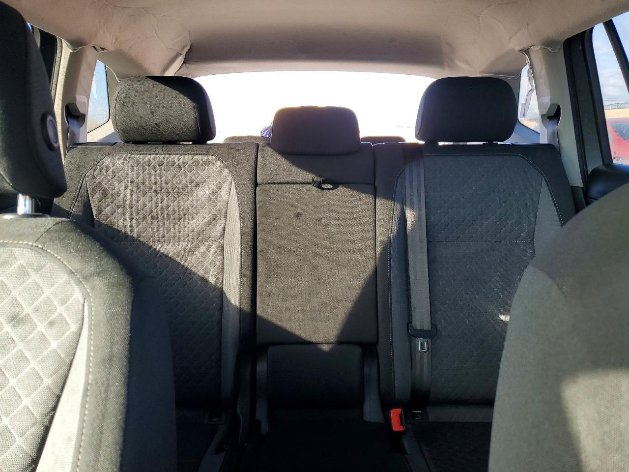 2020 VOLKSWAGEN TIGUAN S photo 10