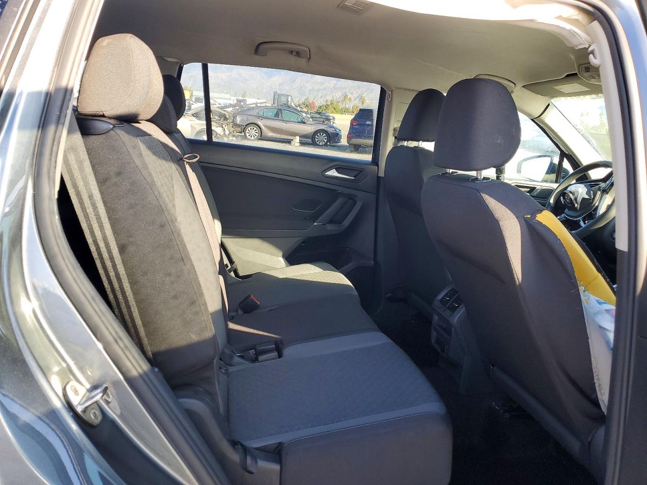 2020 VOLKSWAGEN TIGUAN S photo 11