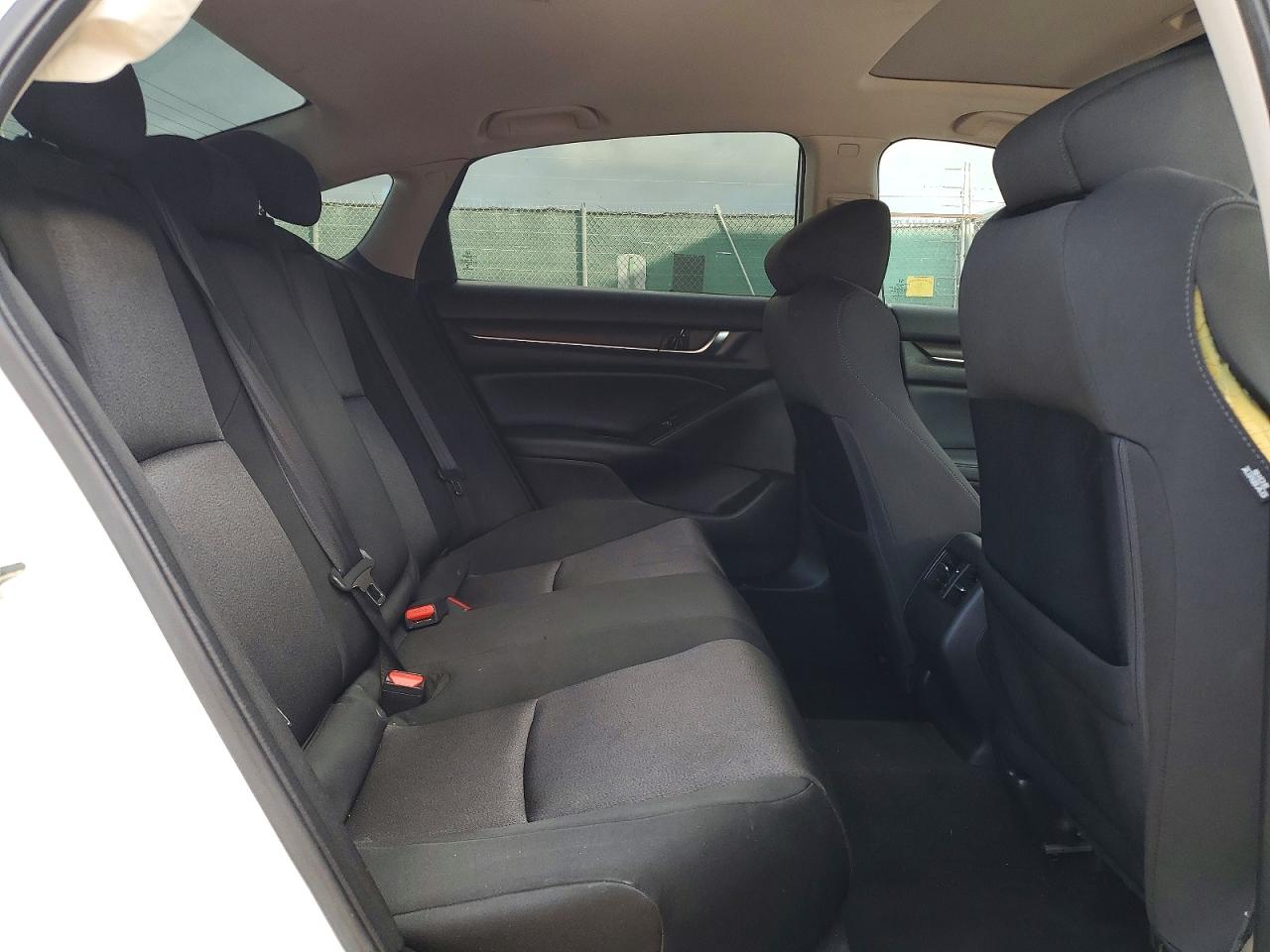 2018 HONDA ACCORD EX photo 10