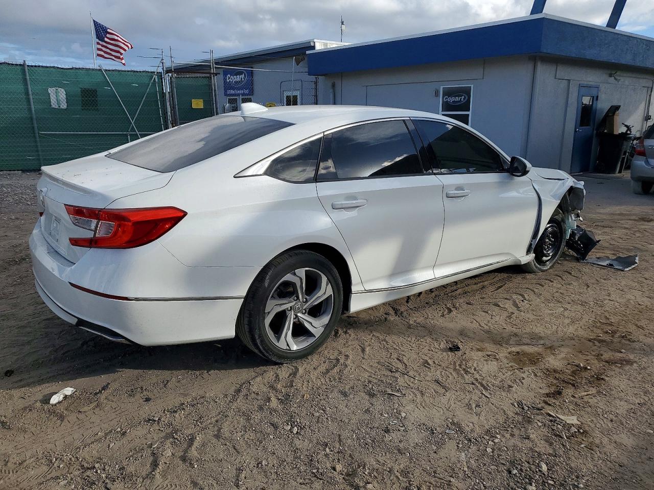2018 HONDA ACCORD EX photo 3