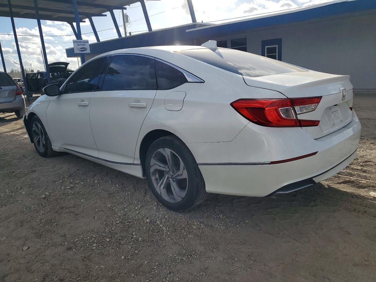 2018 HONDA ACCORD EX photo 2