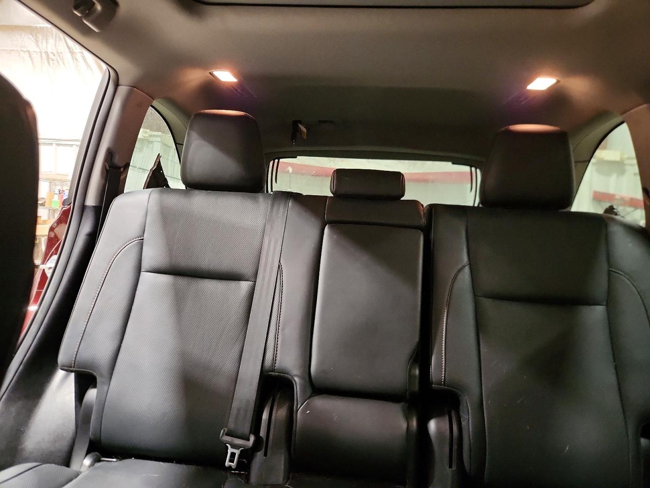 2019 TOYOTA HIGHLANDER LIMITED photo 10
