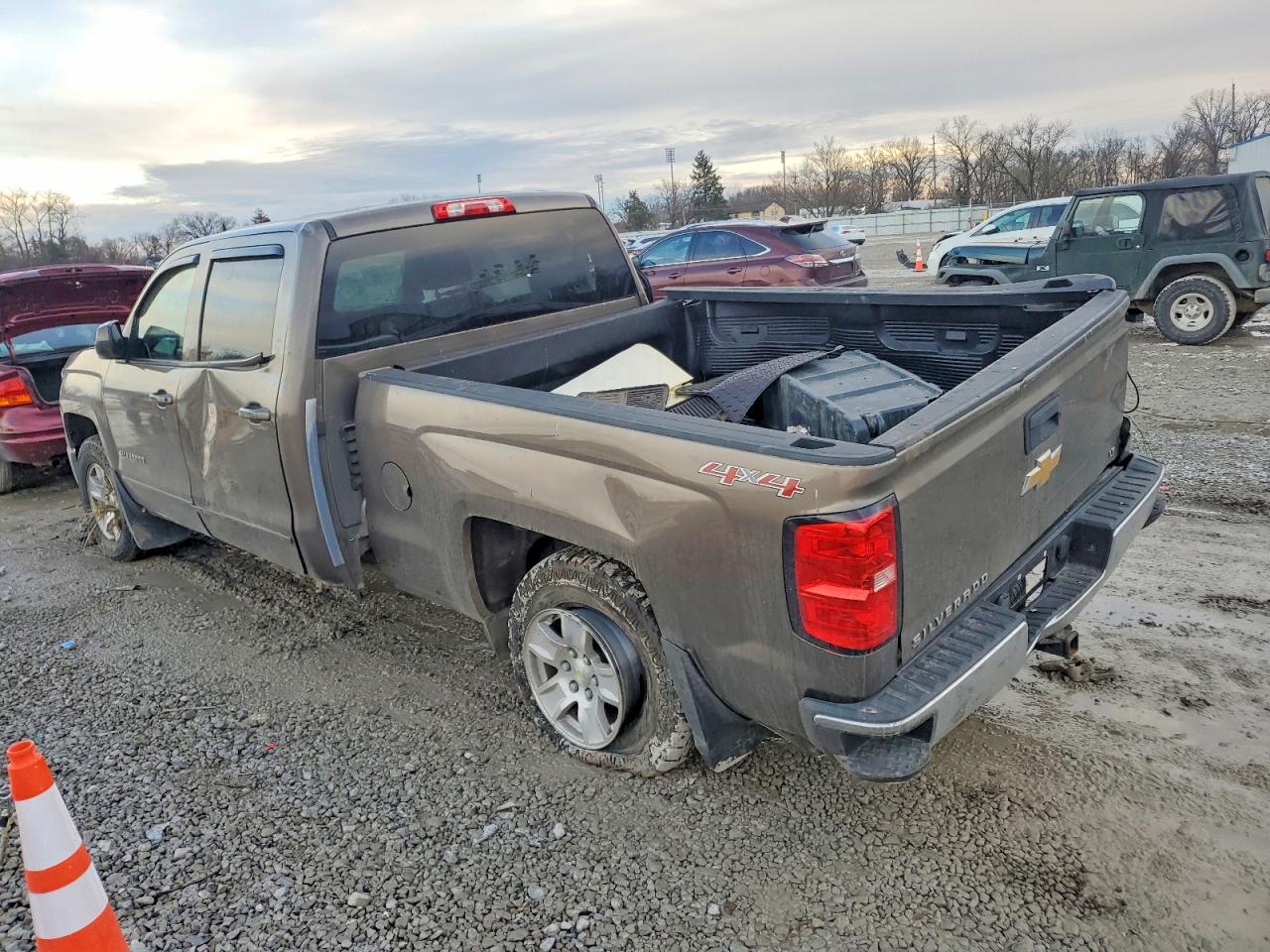 2015 CHEVROLET SILVERADO K1500 LT photo 2
