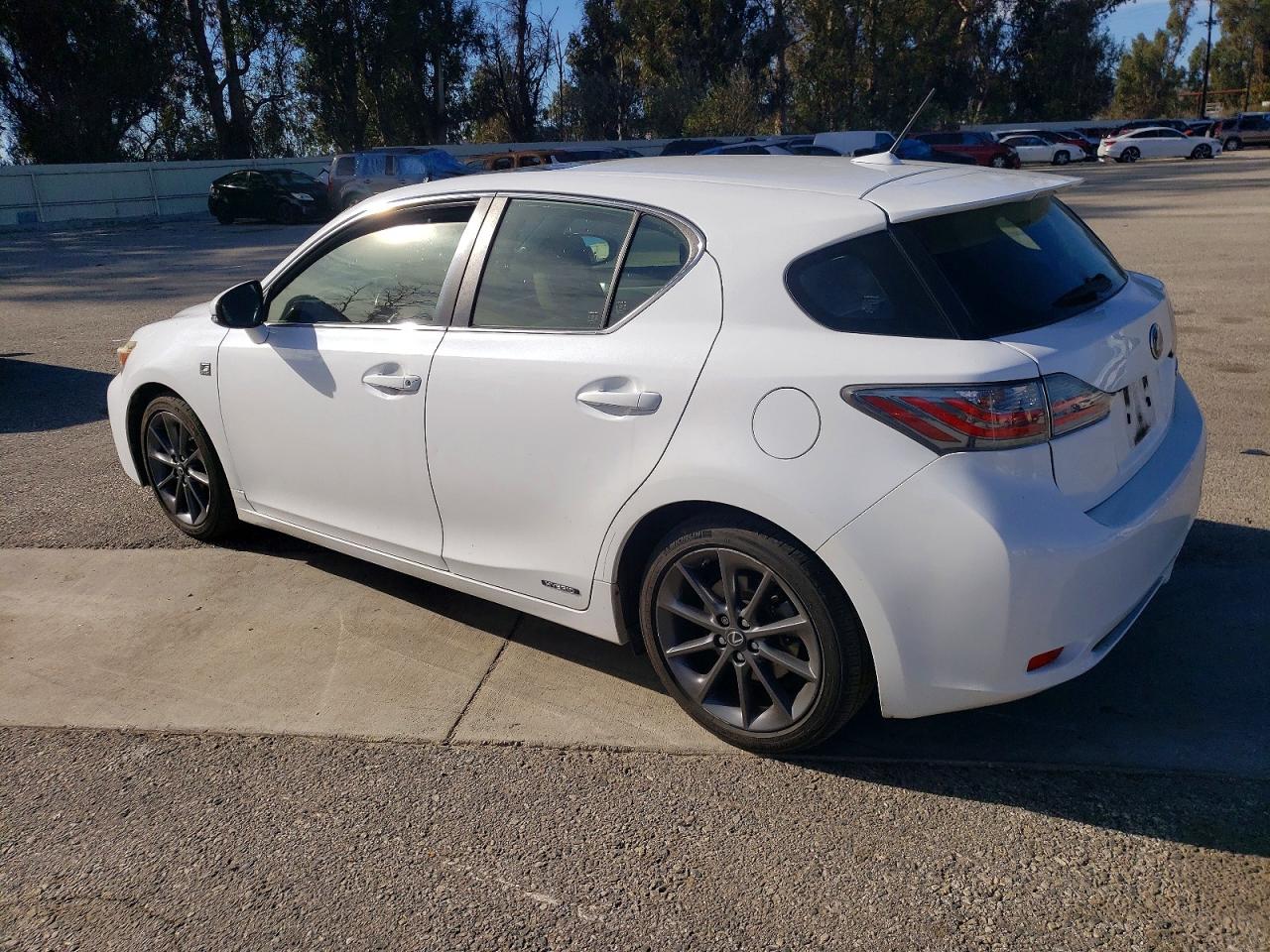 2013 LEXUS CT 200 photo 2