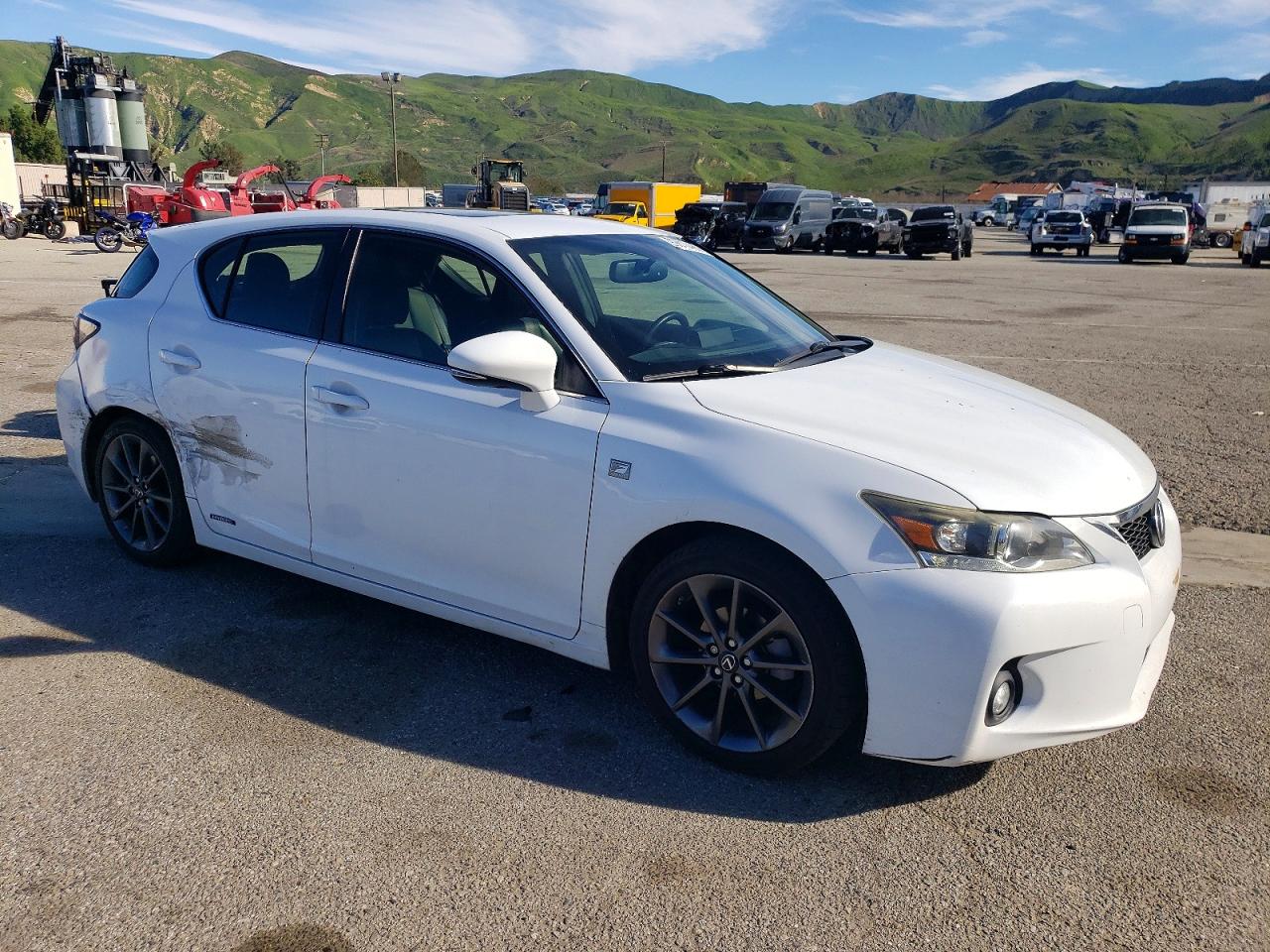 2013 LEXUS CT 200 photo 4