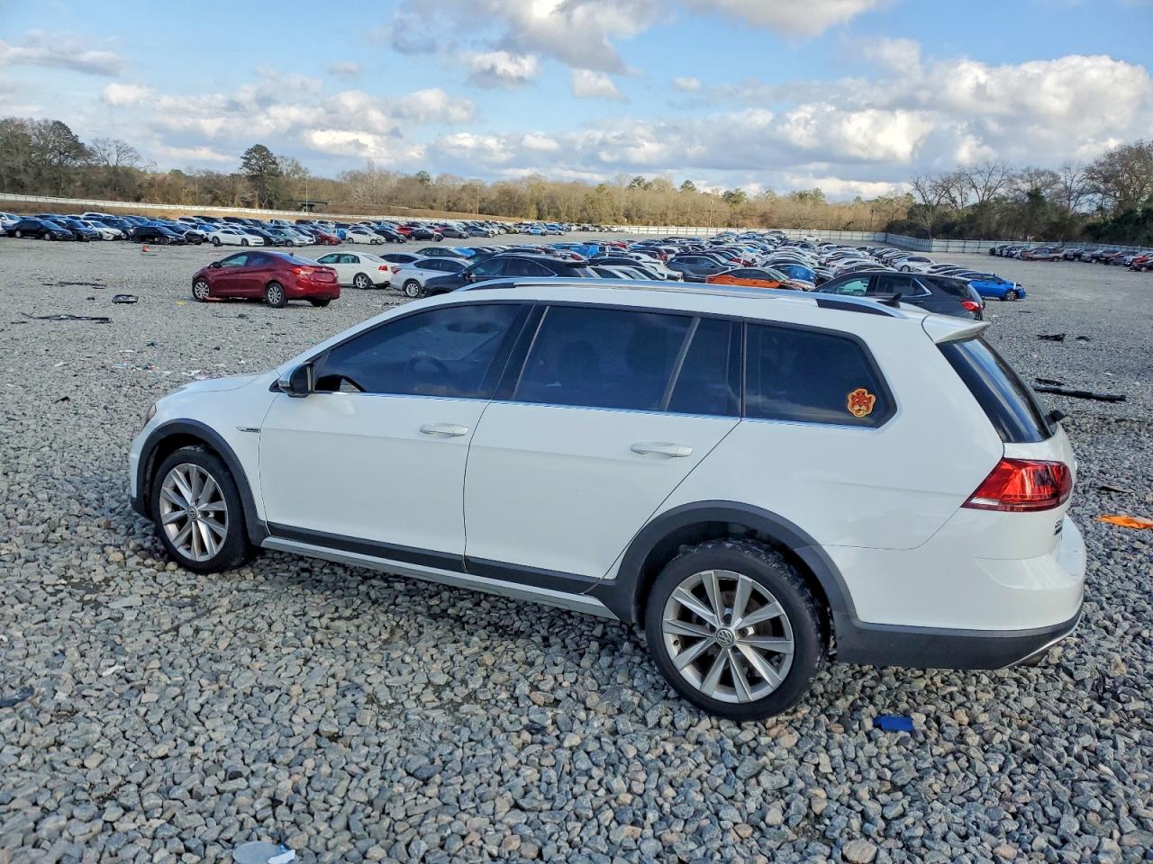 2017 VOLKSWAGEN GOLF ALLTRACK S photo 2