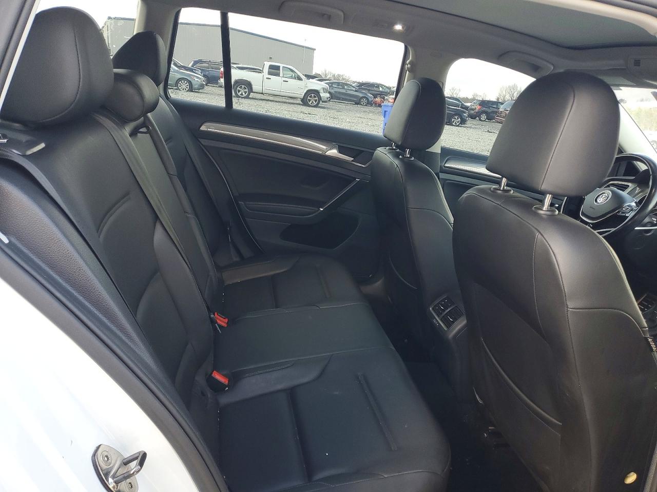 2017 VOLKSWAGEN GOLF ALLTRACK S photo 10