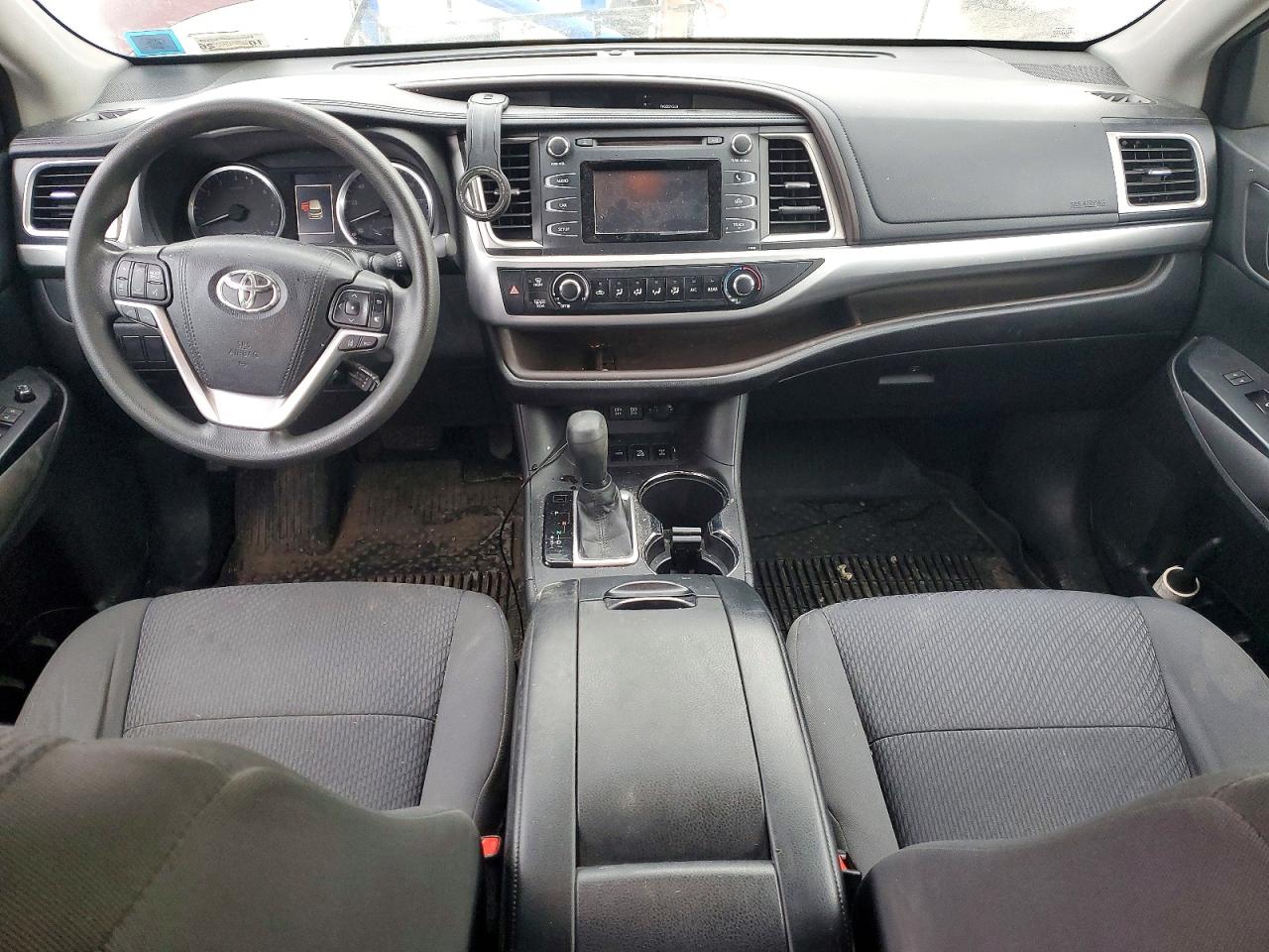 2017 TOYOTA HIGHLANDER LE photo 8