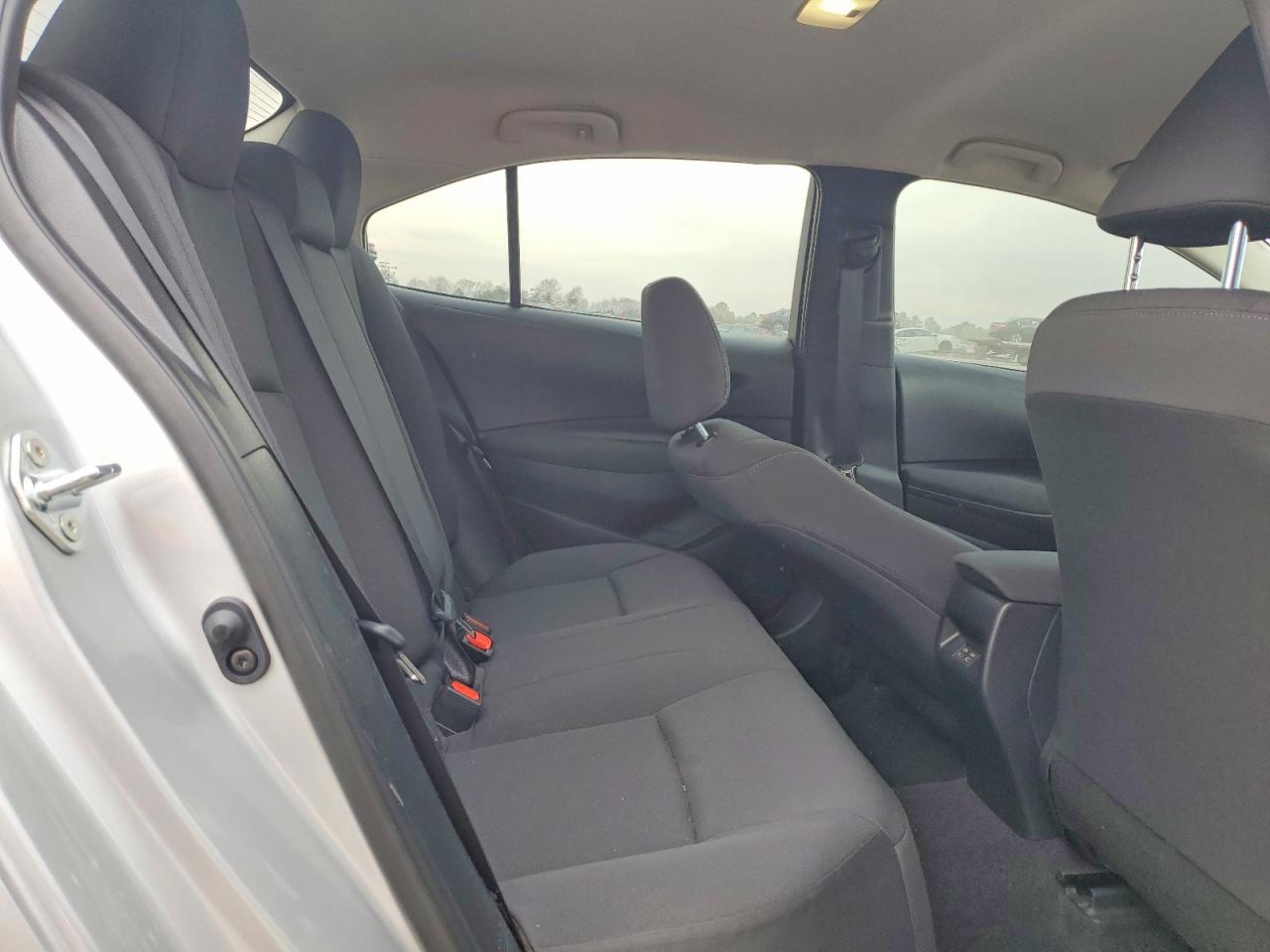 2025 TOYOTA COROLLA LE photo 10