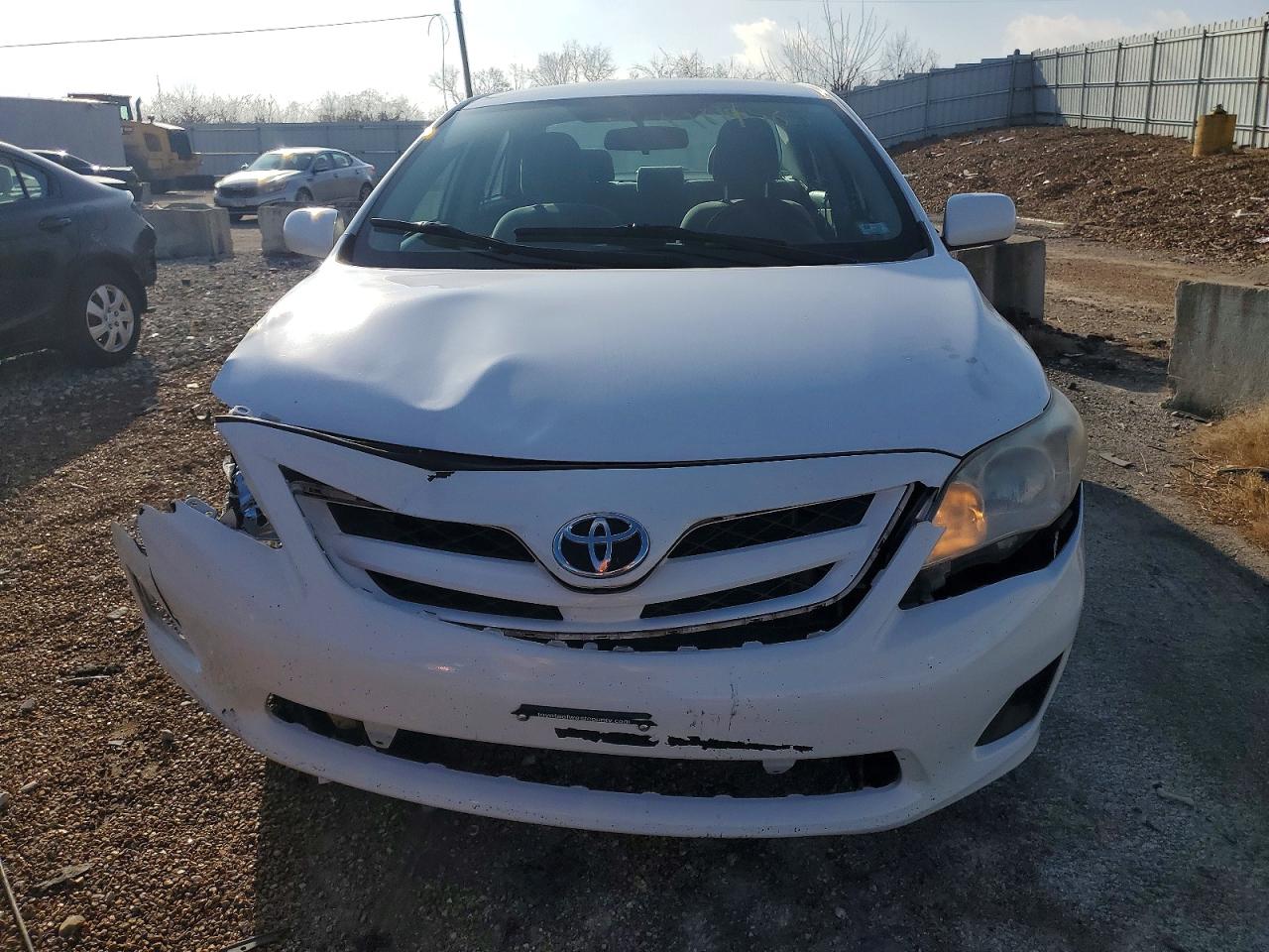 2012 TOYOTA COROLLA LE photo 5