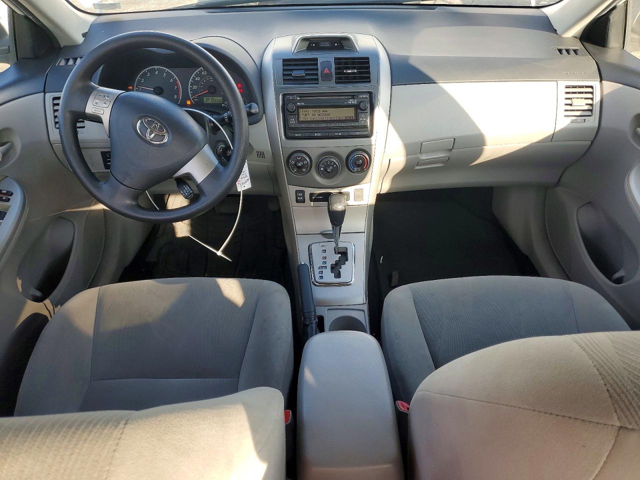 2012 TOYOTA COROLLA LE photo 8