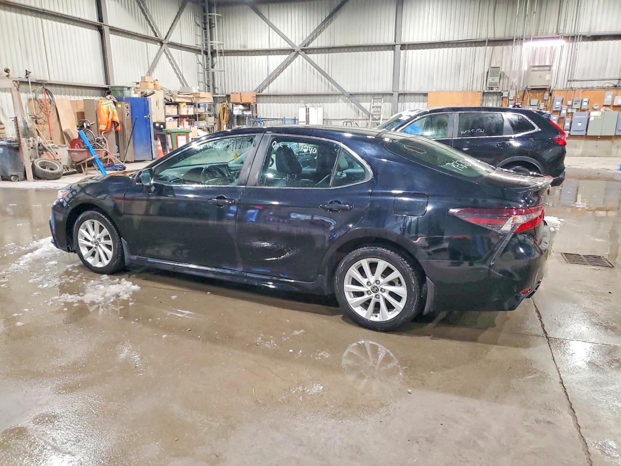 2022 TOYOTA CAMRY SE photo 3