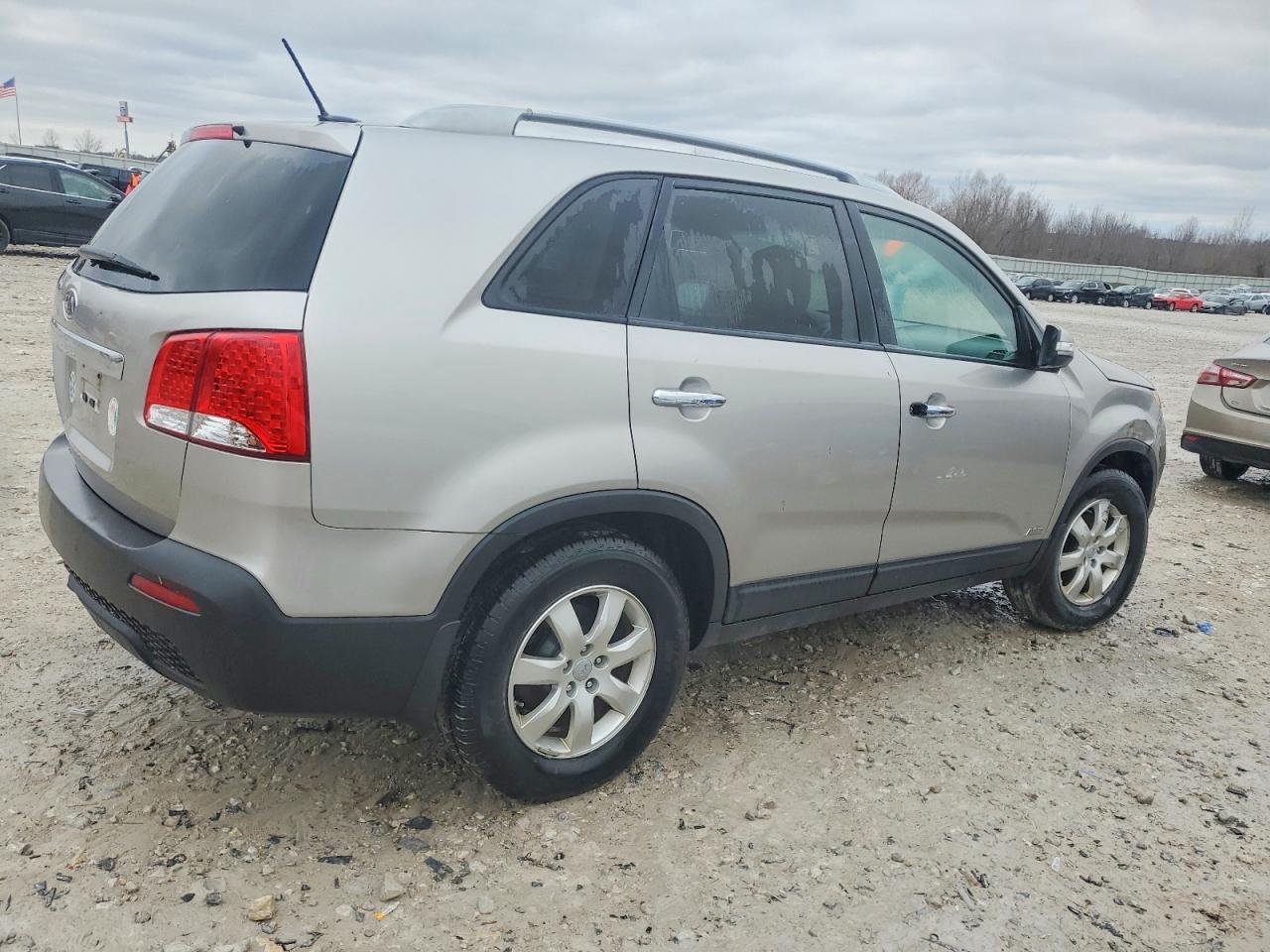 2012 KIA SORENTO BASE photo 3