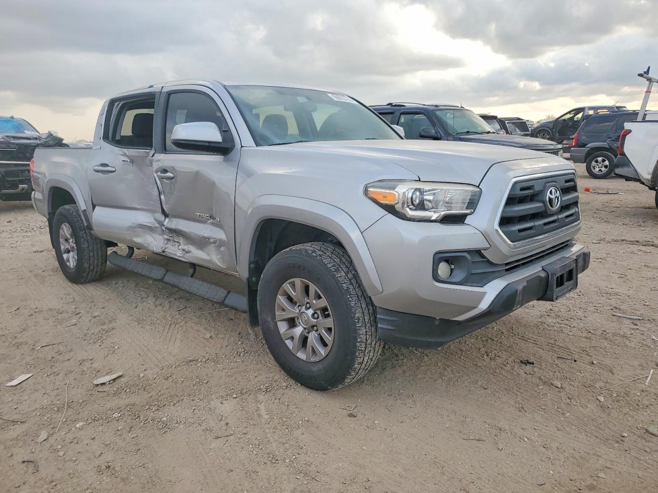 2017 TOYOTA TACOMA DOUBLE CAB photo 4