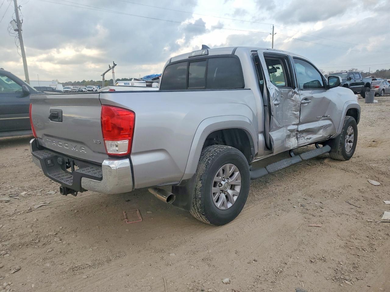2017 TOYOTA TACOMA DOUBLE CAB photo 3