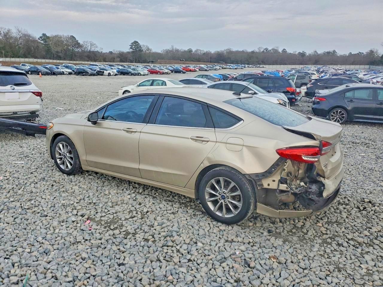 2017 FORD FUSION SE photo 2