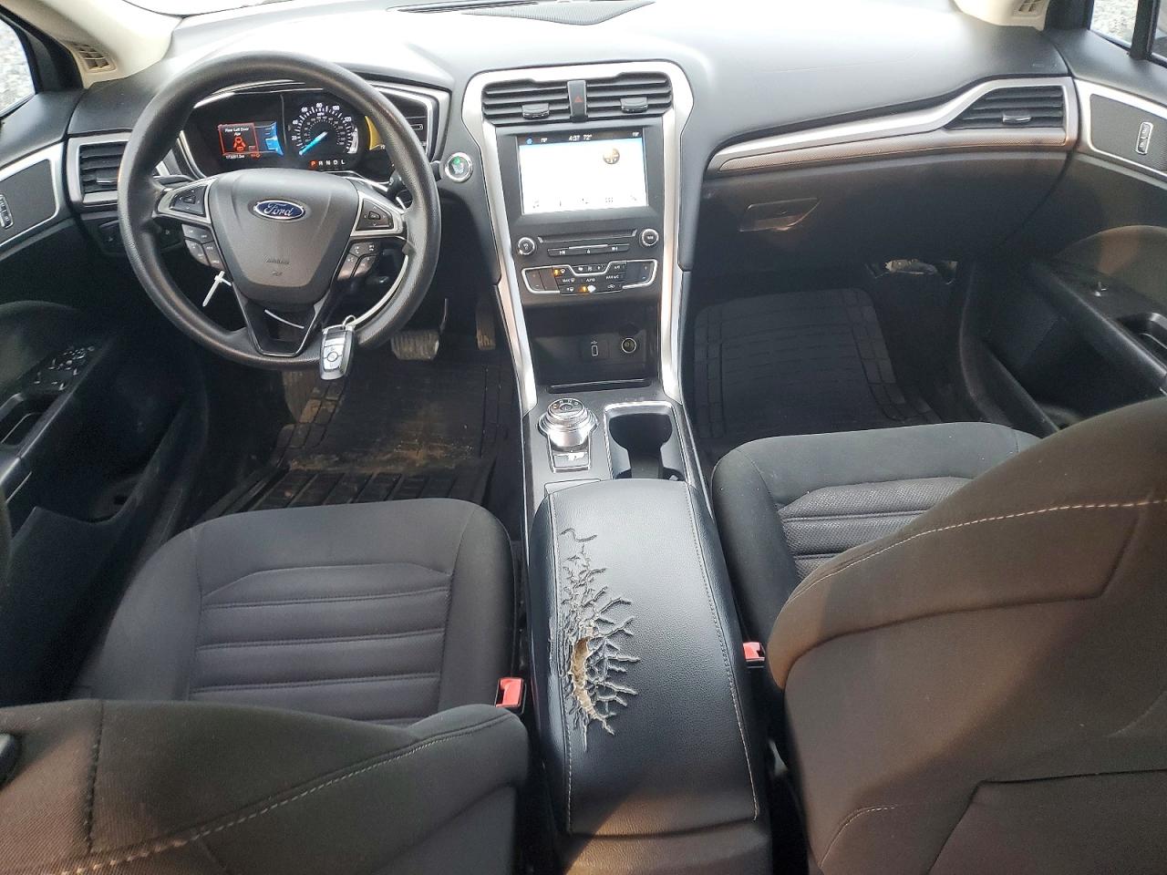 2017 FORD FUSION SE photo 8