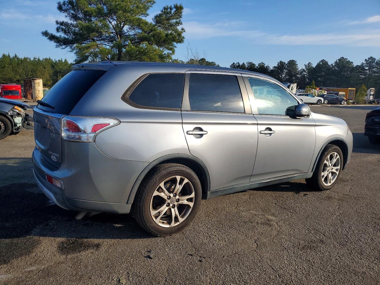 2015 MITSUBISHI OUTLANDER SE photo 5