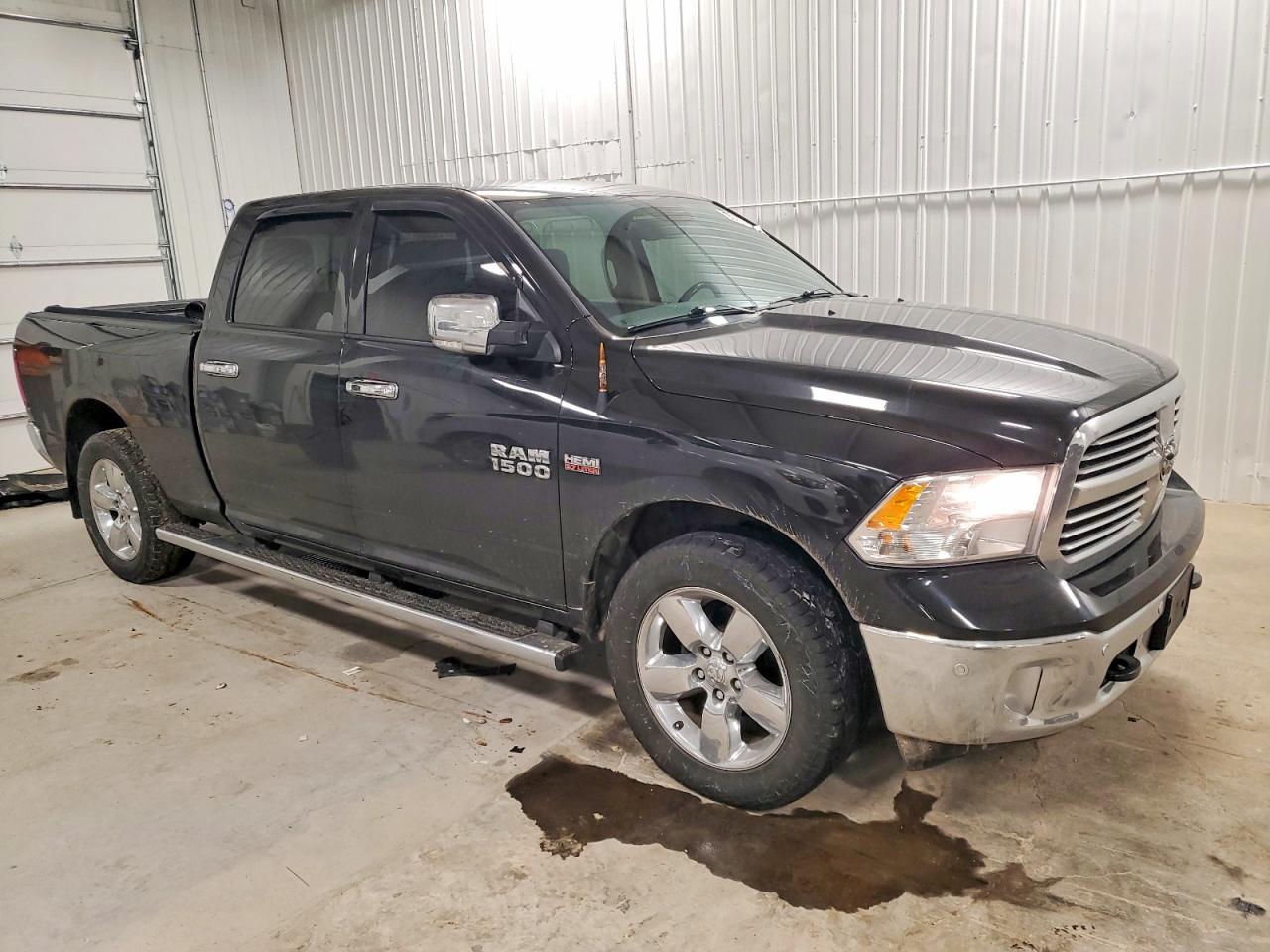 2017 RAM 1500 SLT photo 4