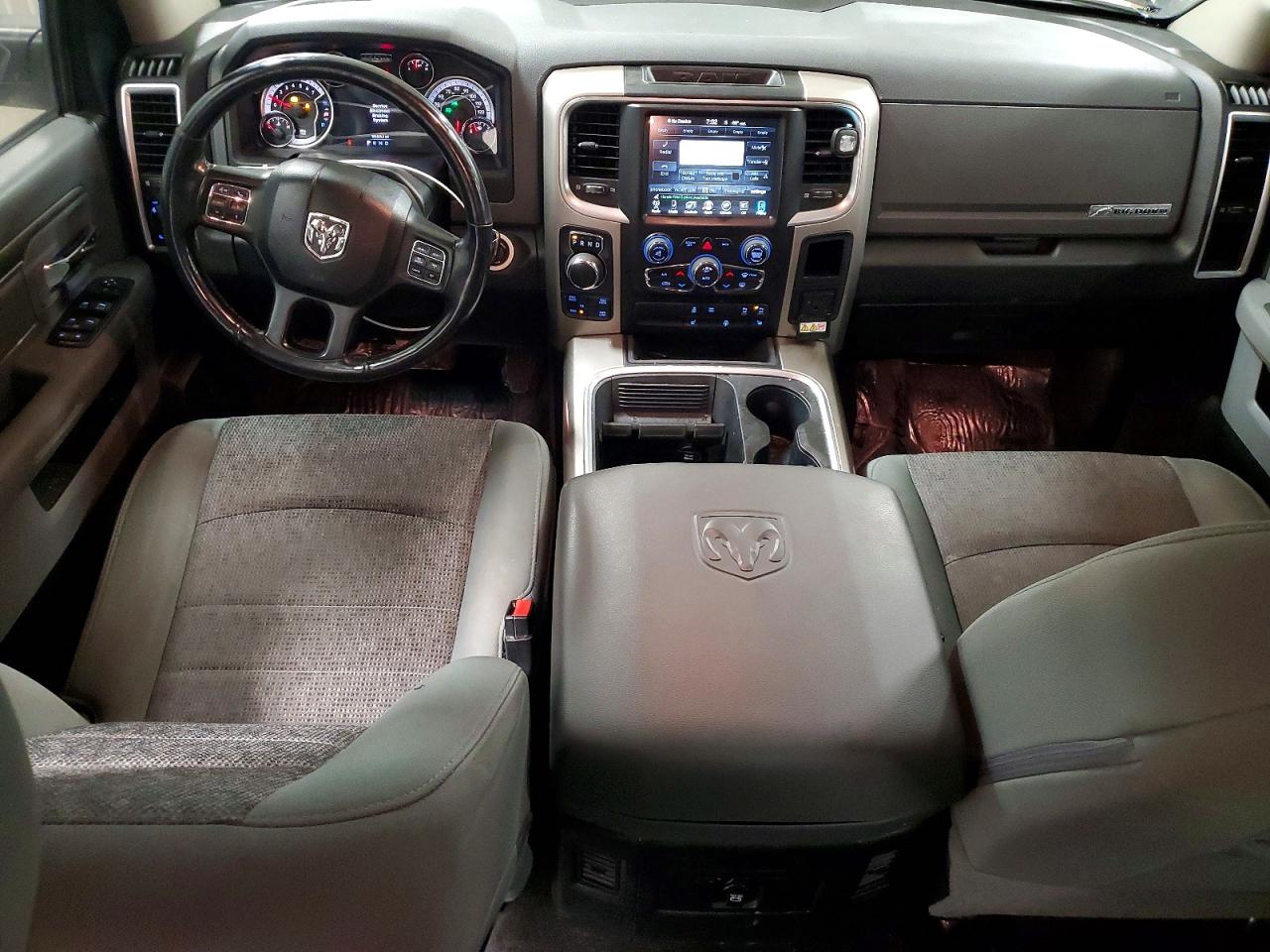 2017 RAM 1500 SLT photo 8