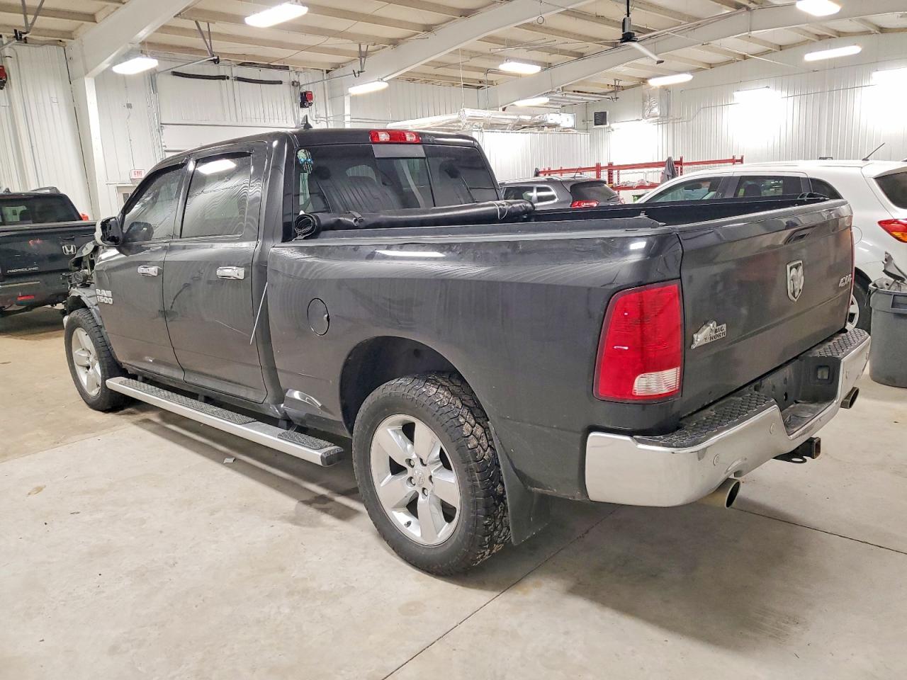 2017 RAM 1500 SLT photo 2