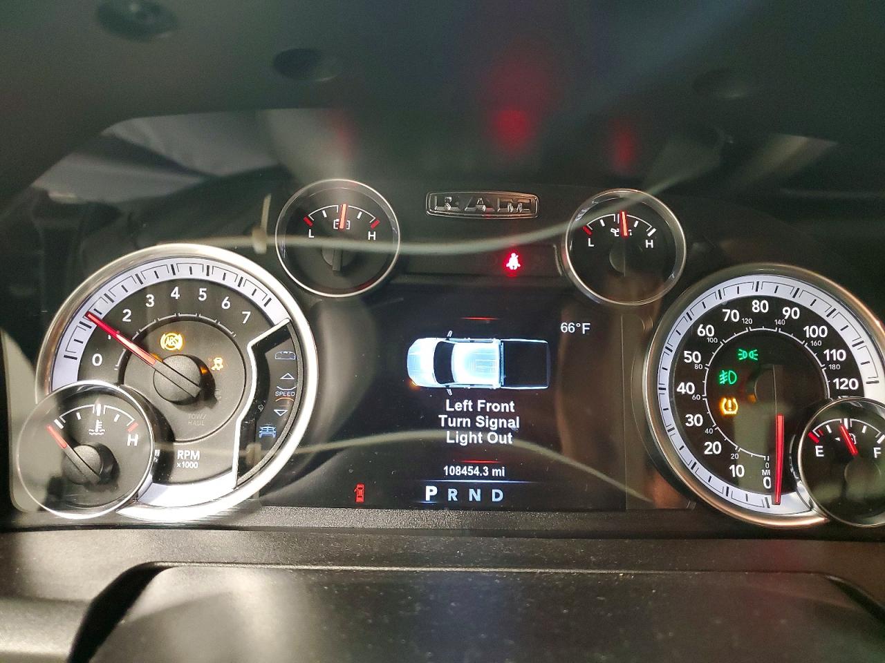 2017 RAM 1500 SLT photo 9