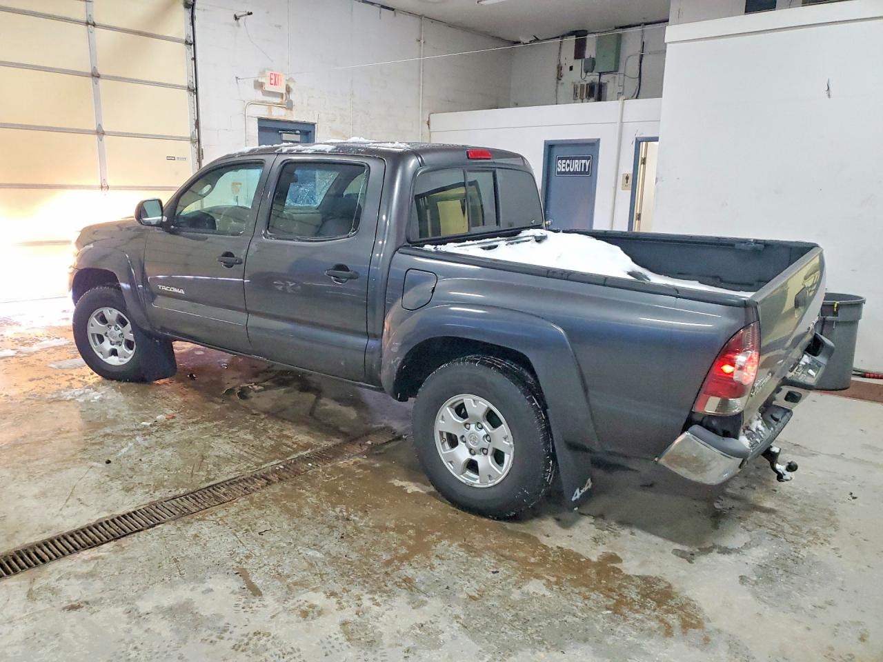 2013 TOYOTA TACOMA photo 2