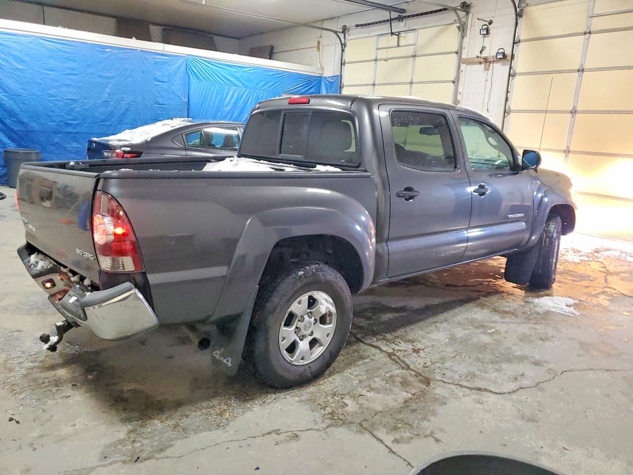 2013 TOYOTA TACOMA photo 3