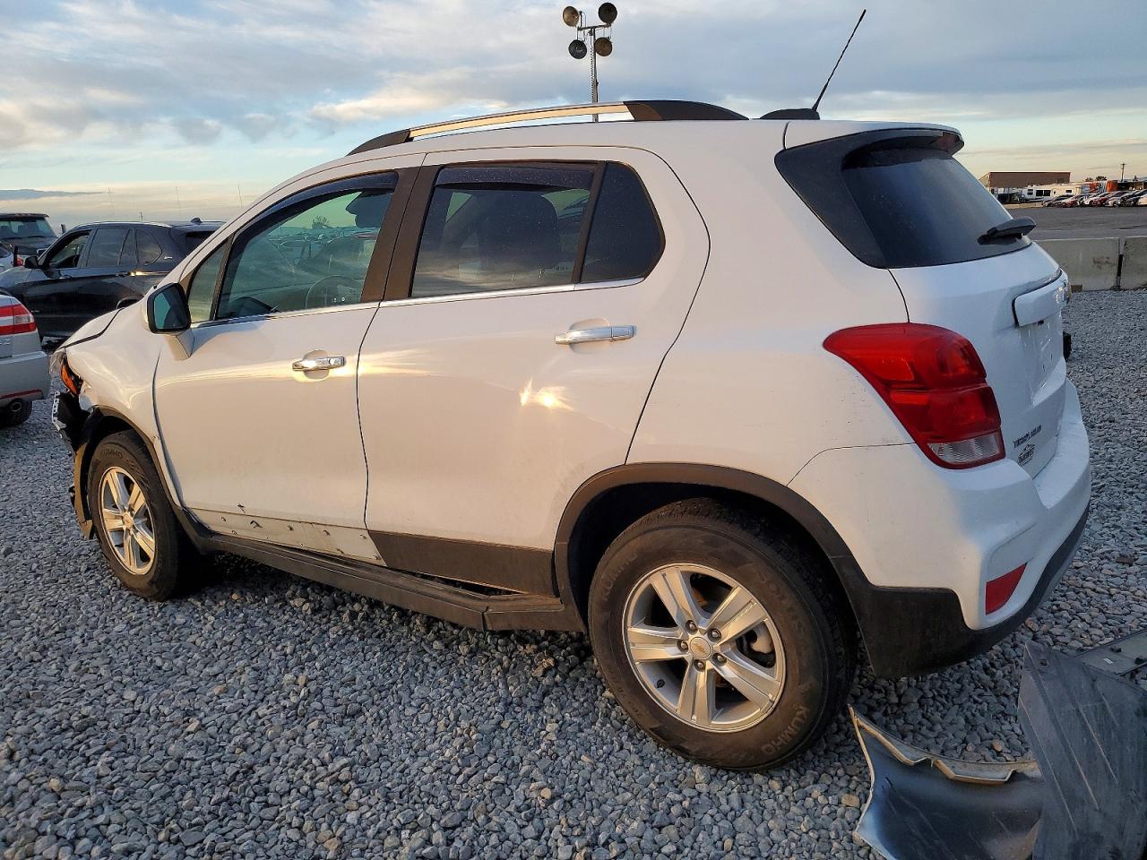 2020 CHEVROLET TRAX 1LT photo 2