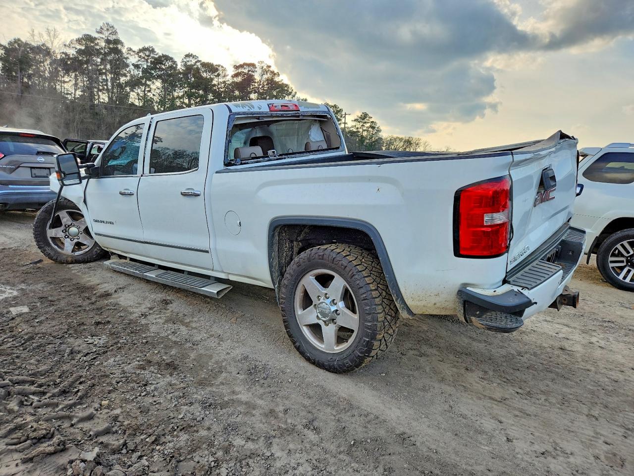 2015 GMC SIERRA K2500 DENALI photo 2