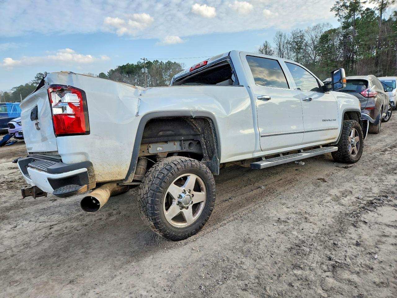 2015 GMC SIERRA K2500 DENALI photo 3