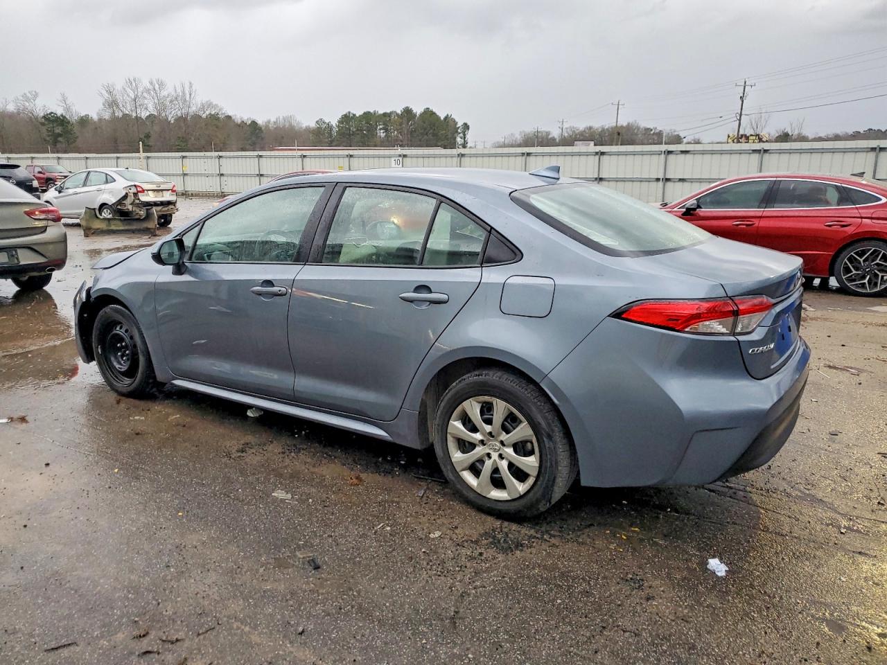 2025 TOYOTA COROLLA LE photo 3