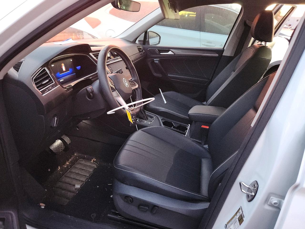 2024 VOLKSWAGEN TIGUAN SE photo 7