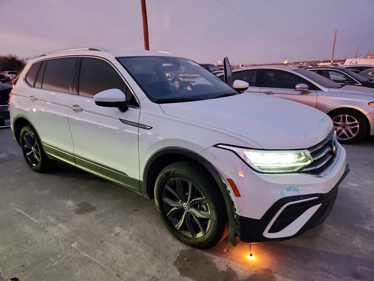 2024 VOLKSWAGEN TIGUAN SE photo 4