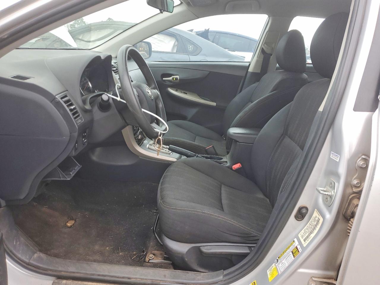 2013 TOYOTA COROLLA BASE photo 19