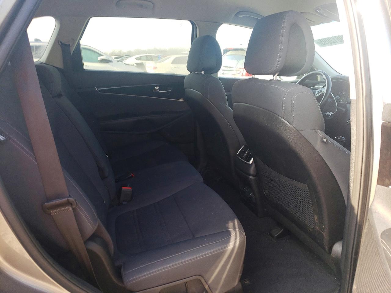 2016 KIA SORENTO LX photo 11