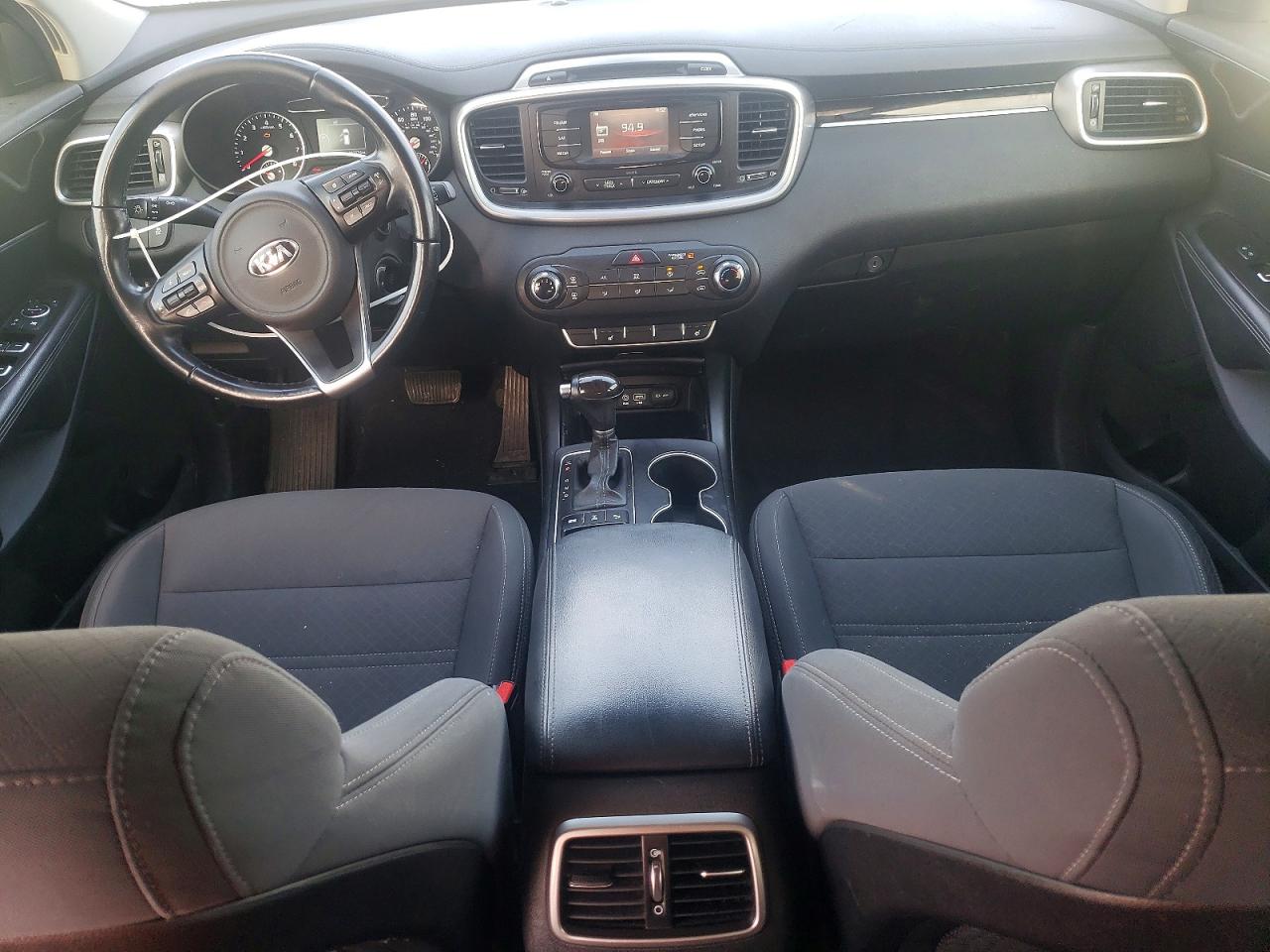 2016 KIA SORENTO LX photo 8