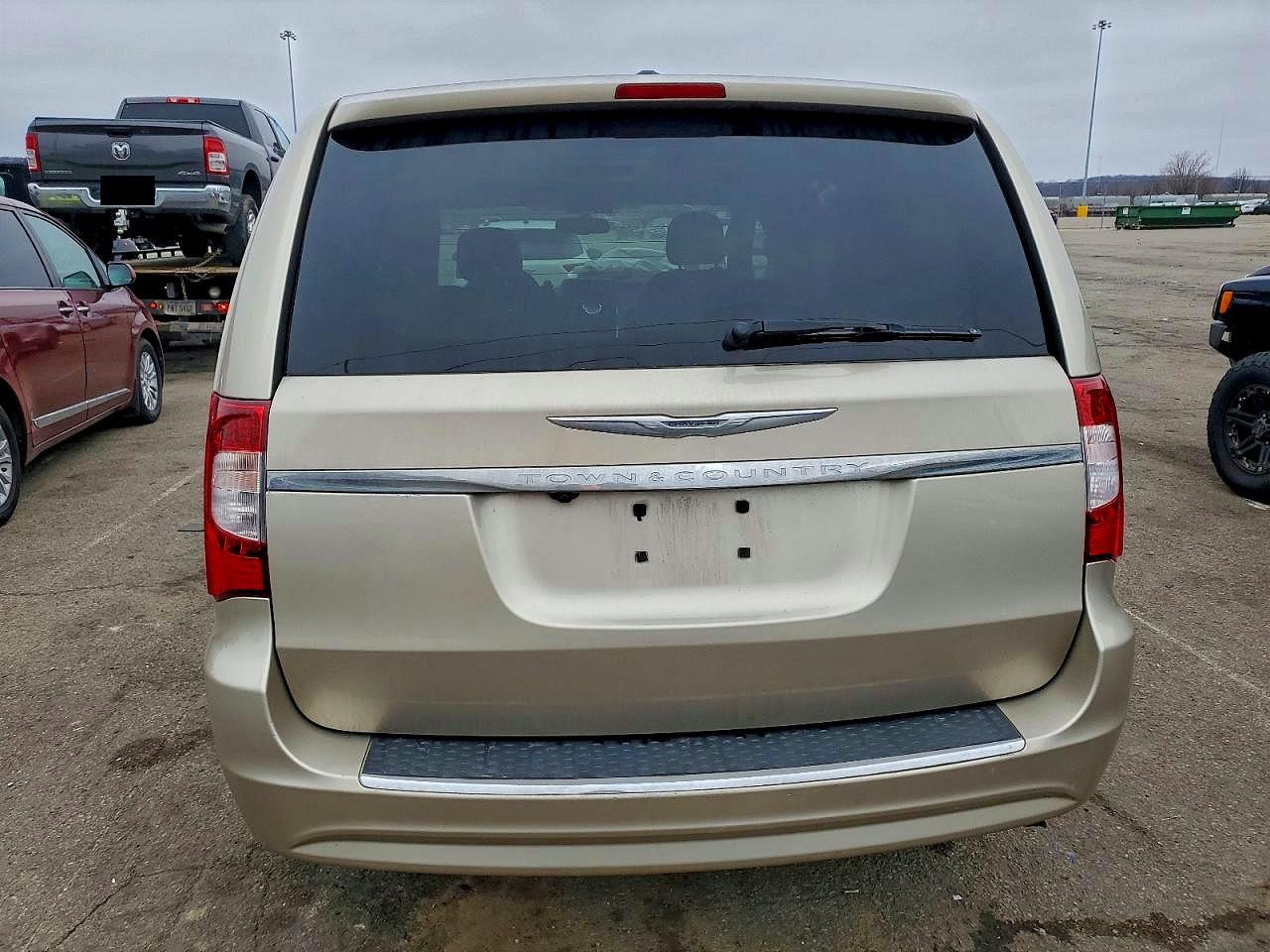 2013 CHRYSLER TOWN & COUNTRY TOURING photo 6