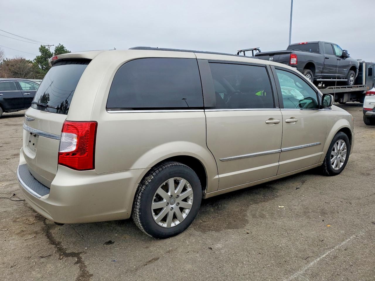 2013 CHRYSLER TOWN & COUNTRY TOURING photo 3