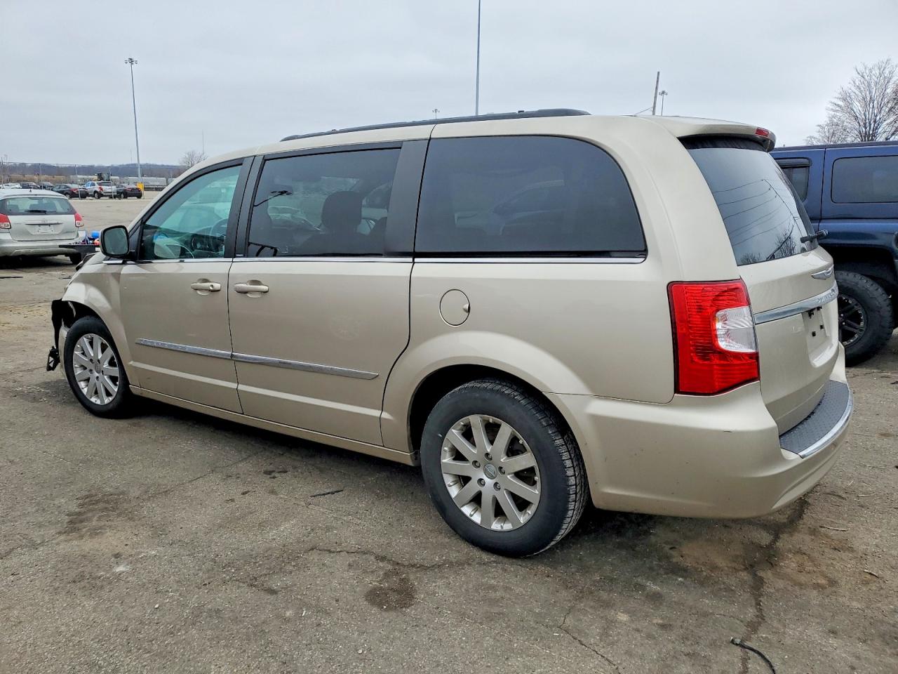 2013 CHRYSLER TOWN & COUNTRY TOURING photo 2