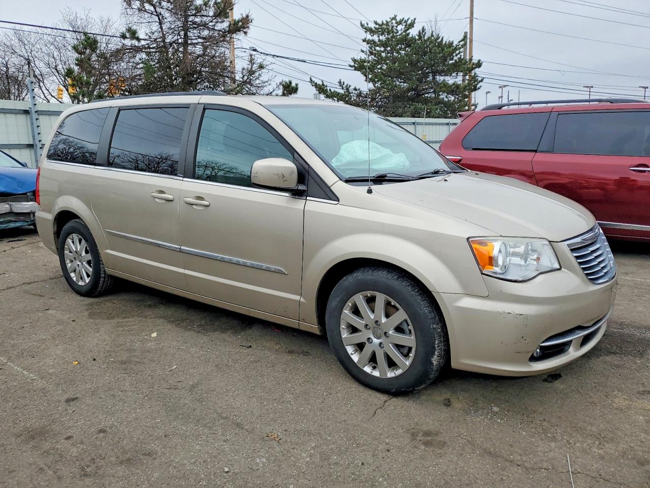 2013 CHRYSLER TOWN & COUNTRY TOURING photo 4