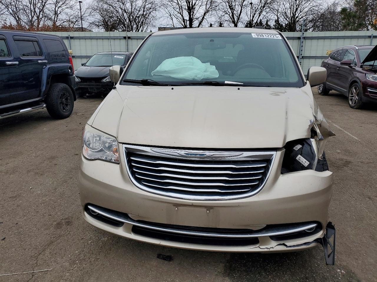 2013 CHRYSLER TOWN & COUNTRY TOURING photo 5