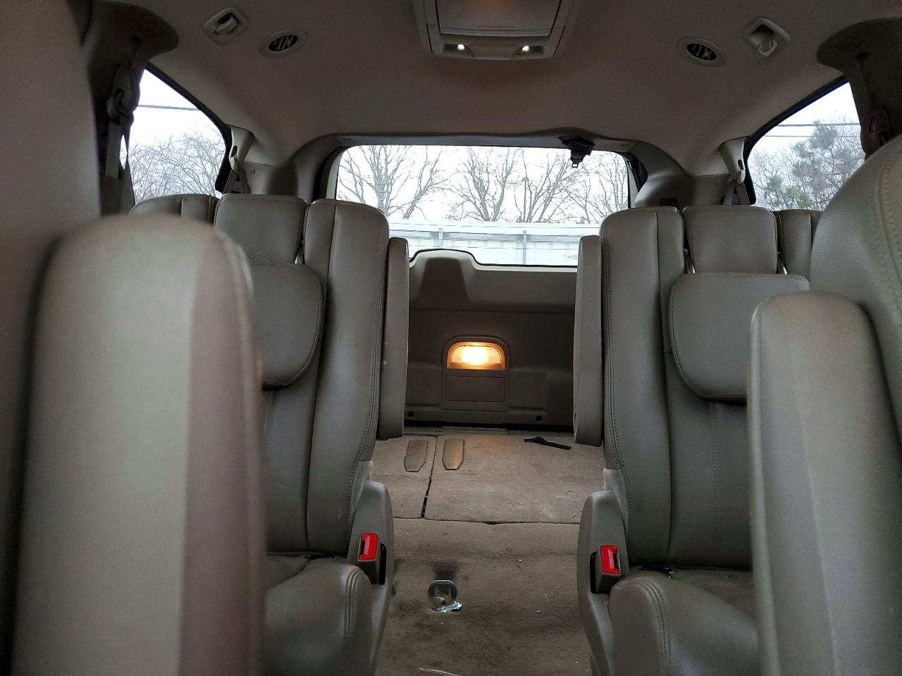 2013 CHRYSLER TOWN & COUNTRY TOURING photo 10