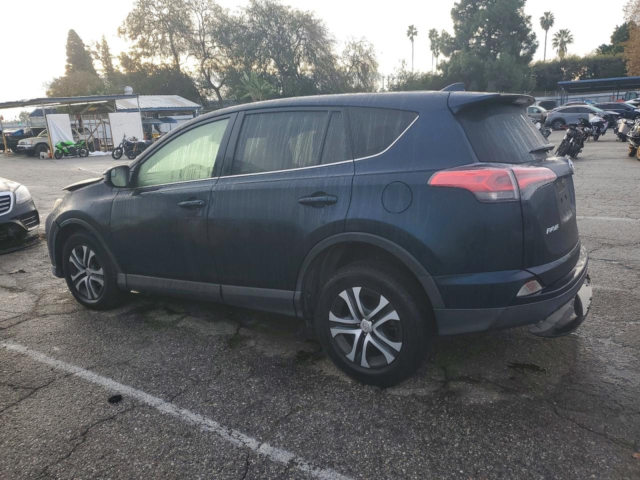 2017 TOYOTA RAV4 LE photo 2