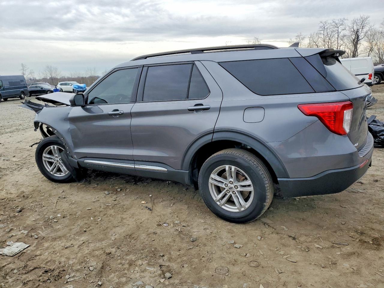 2021 FORD EXPLORER XLT photo 3