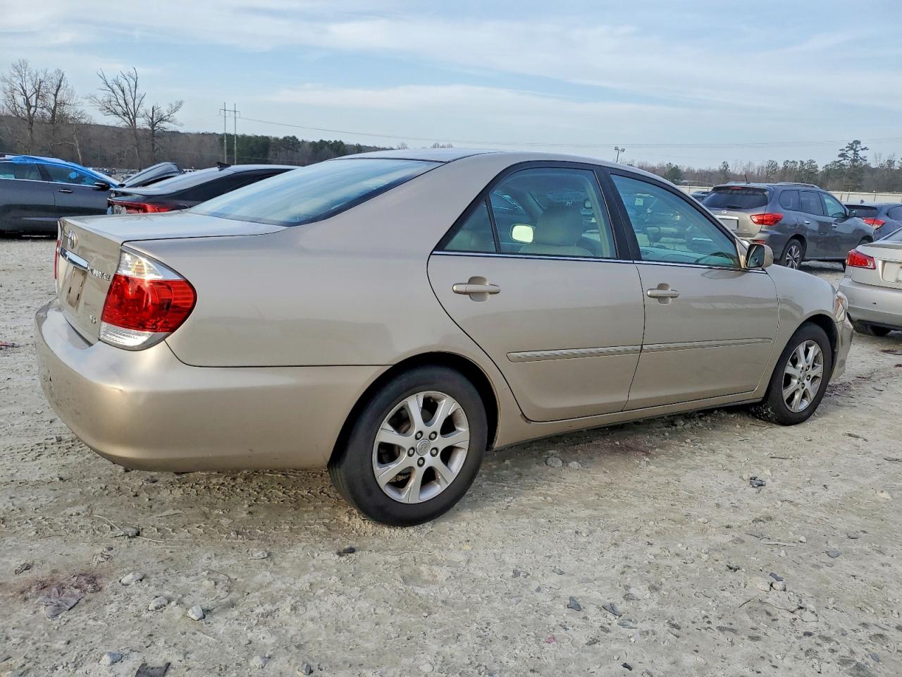 2005 TOYOTA CAMRY LE photo 3