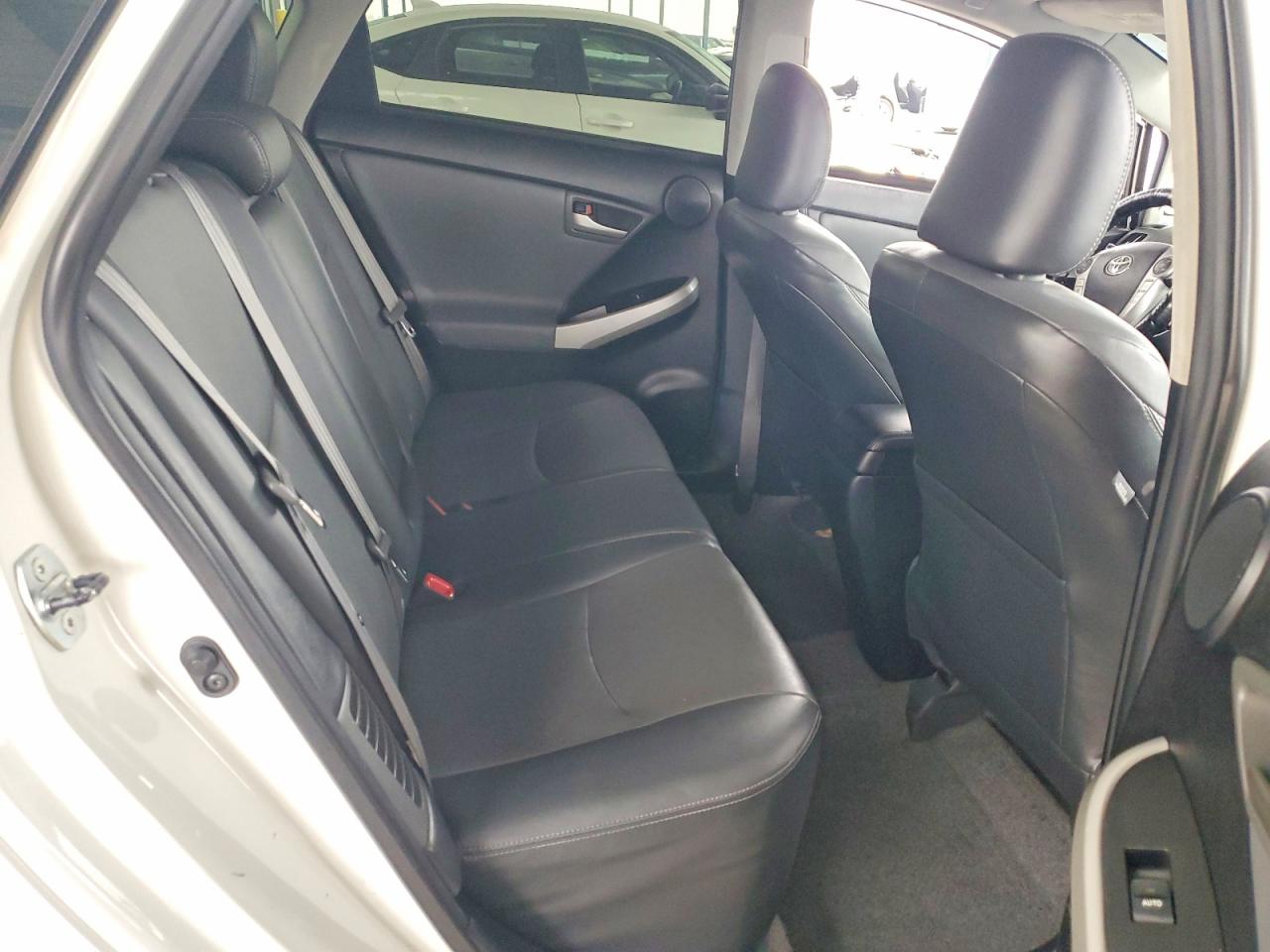 2015 TOYOTA PRIUS photo 10
