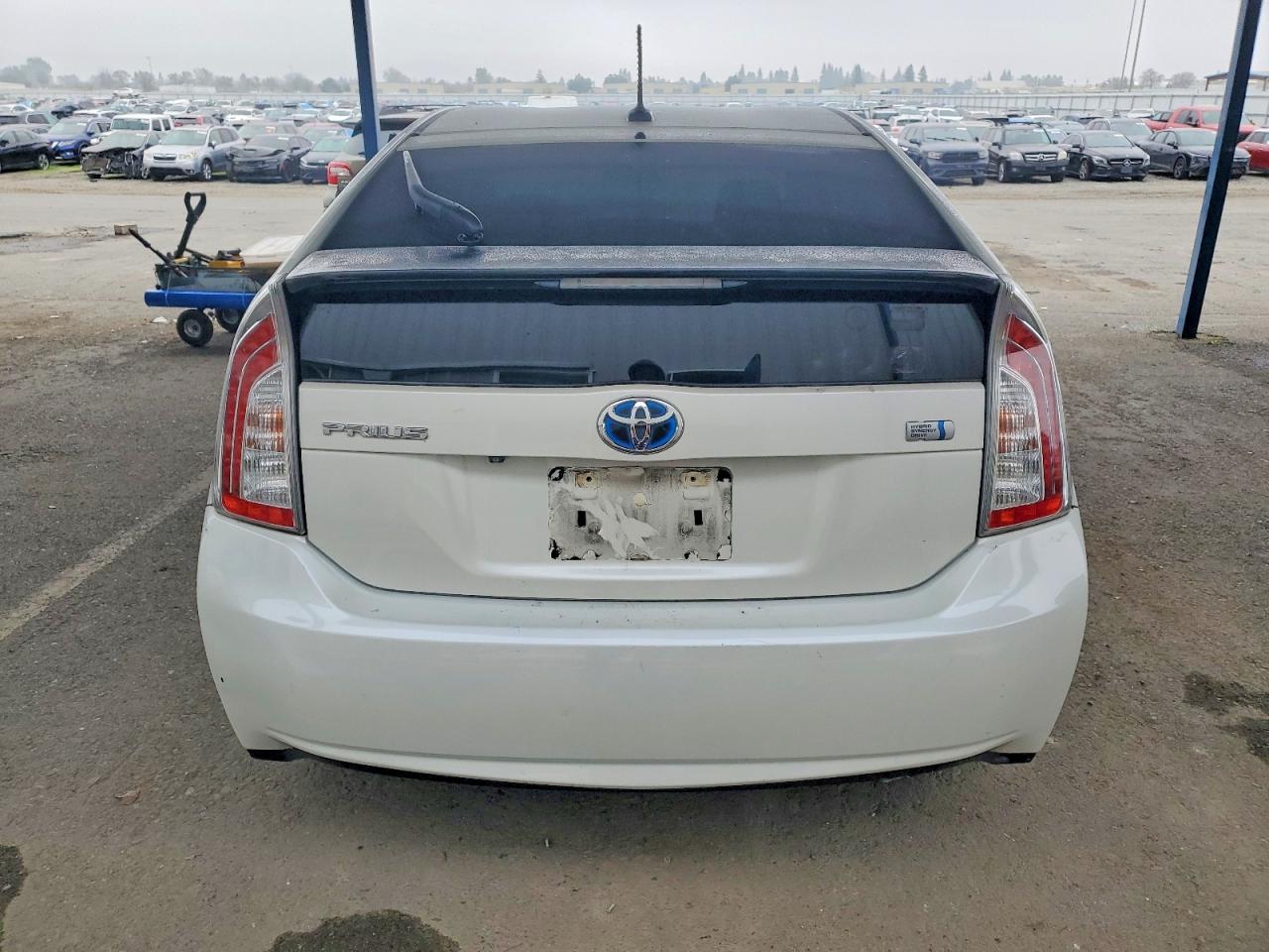 2015 TOYOTA PRIUS photo 6