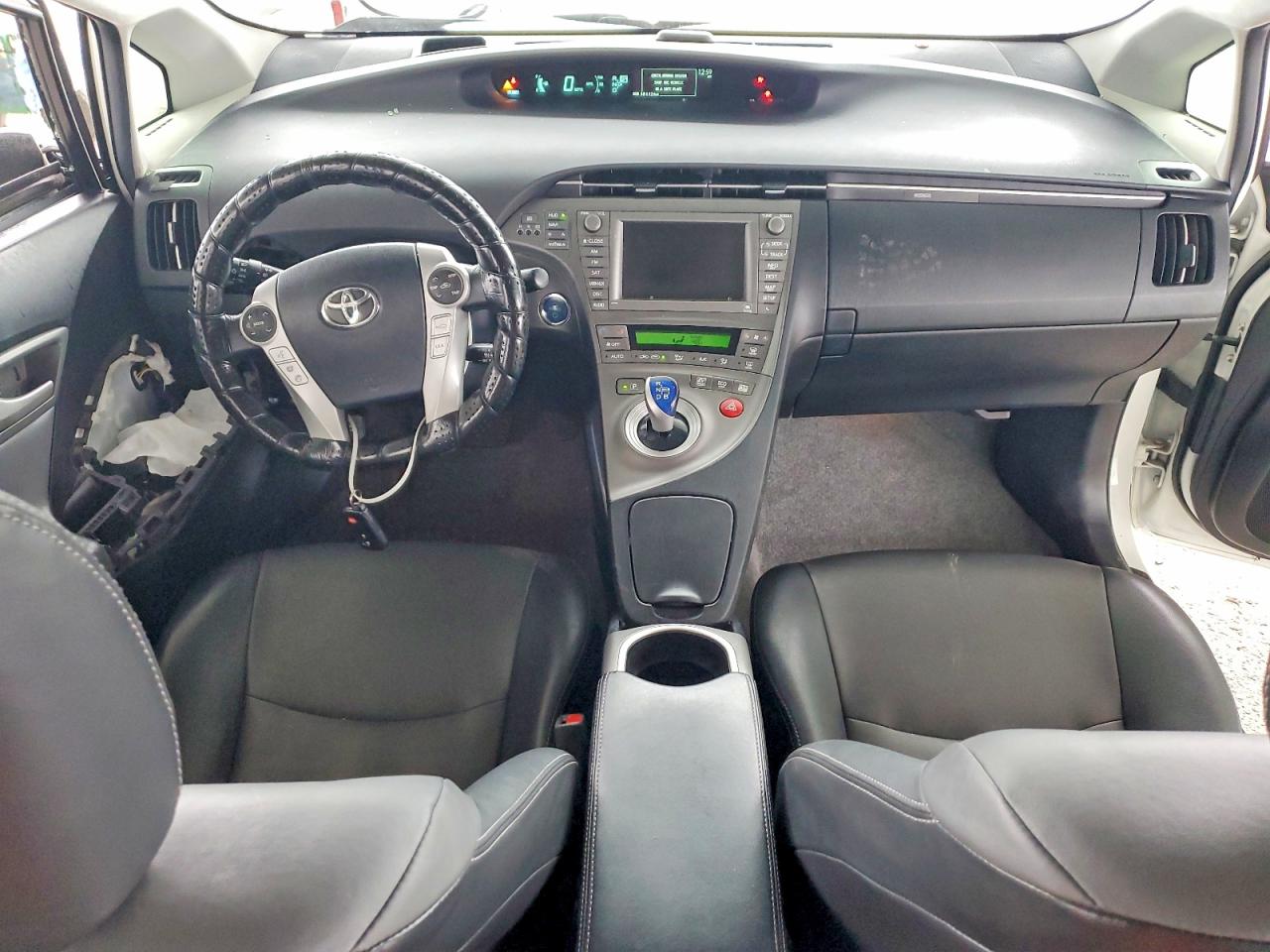 2015 TOYOTA PRIUS photo 8